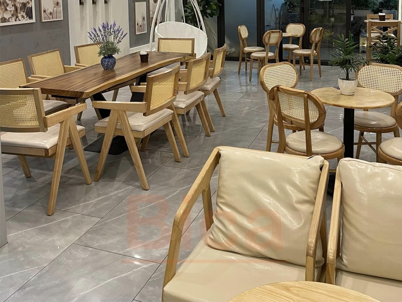 Quán cafe sử dụng nhiều loại ghế